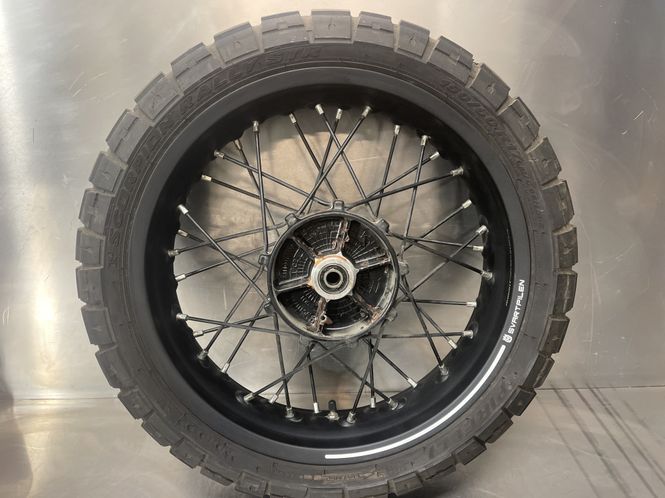 Hovedbilde Husqvarna Svartpilen 401 2023 Bakfelg