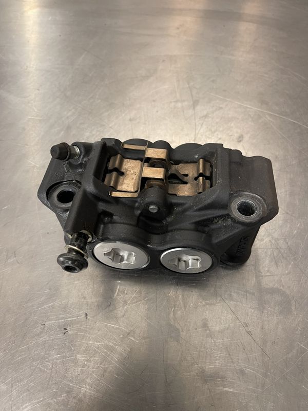 Yamaha MT 09 2019 Bremsecaliper foran høyre
