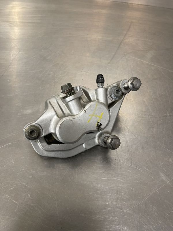 Yamaha XVS1100 Dragstar 2001 Bremsecaliper foran høyre