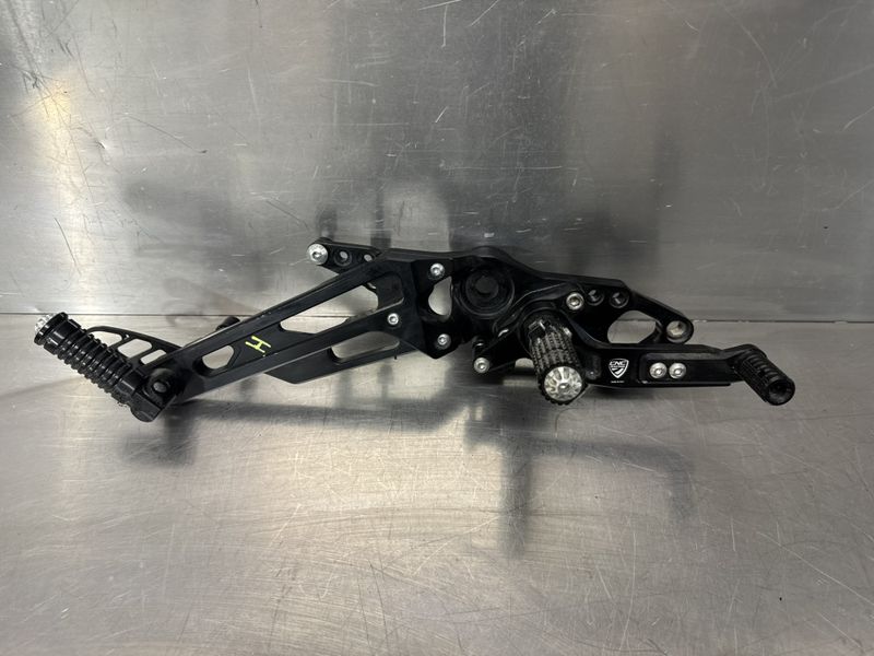 Ducati Scrambler 800 2019 Cafe Racer Fothviler m/brakett høyre