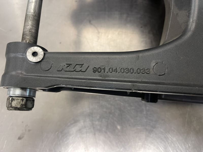 KTM DUKE 125 2019 Baksving