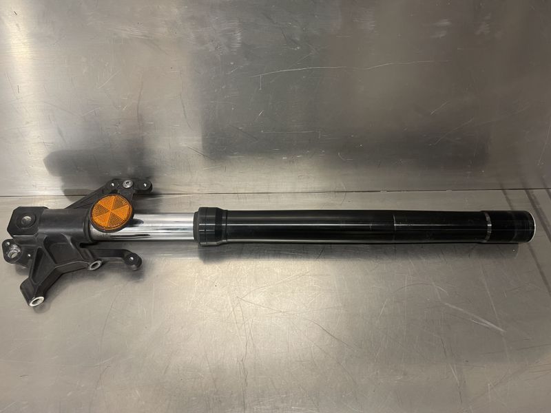 Yamaha MT125 2020-2025 Gaffelbein venstre