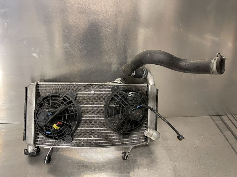 Ducati Monster 996 SP4R 2003 Radiator med kjølevifter