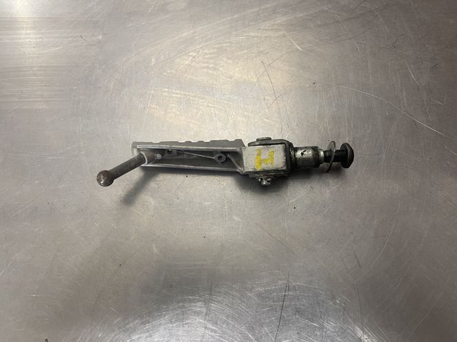 Hovedbilde Yamaha YZF R125 2008-2013 Fothviler fører høyre 