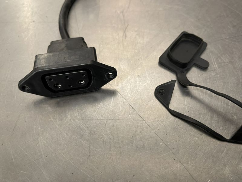Super Soco TC 2020 Ladekontakt